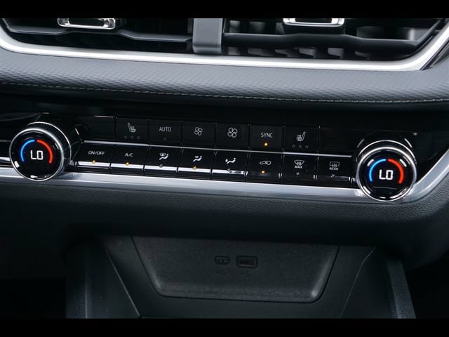 2027 Chevrolet Equinox LT - Photo 10