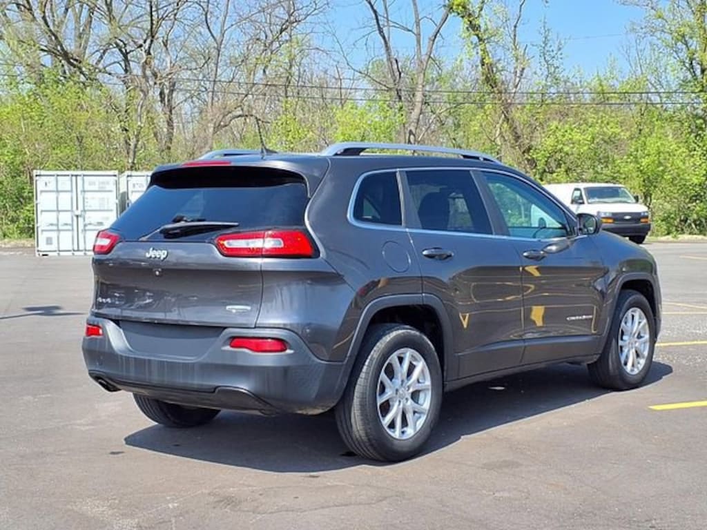 Used 2016 Jeep Cherokee Latitude SUV