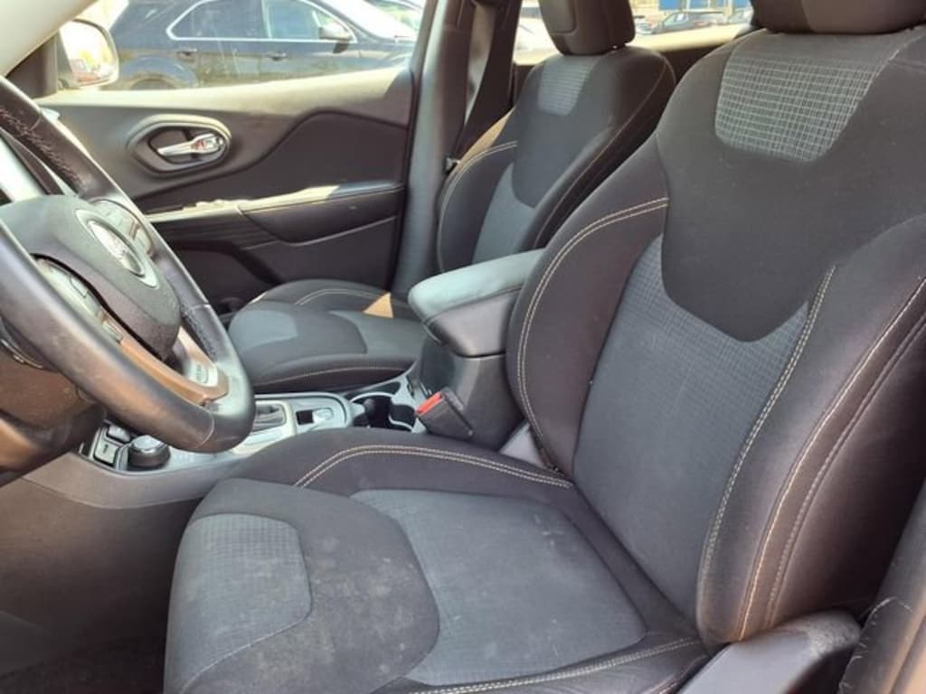 Used 2016 Jeep Cherokee Latitude SUV