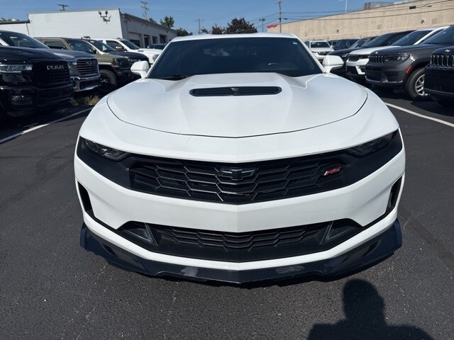 2021 Chevrolet Camaro LT1 photo 2