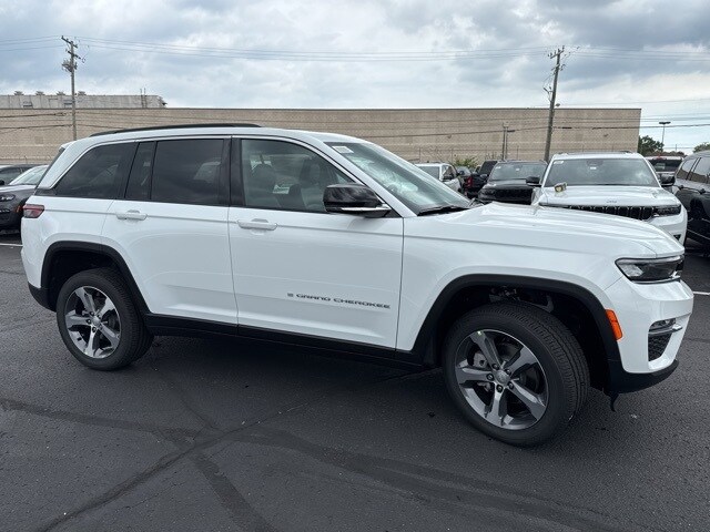 2025 Jeep Grand Cherokee Limited photo 2