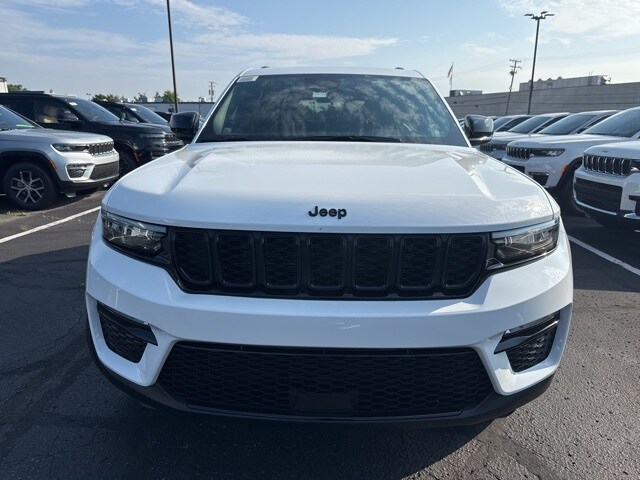 2025 Jeep Grand Cherokee Limited photo 2