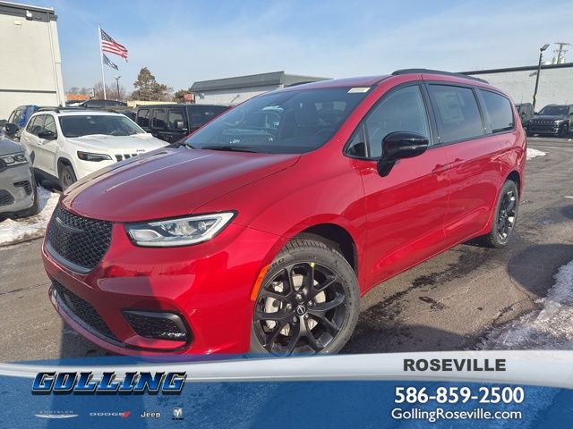 2026 Chrysler Pacifica Select