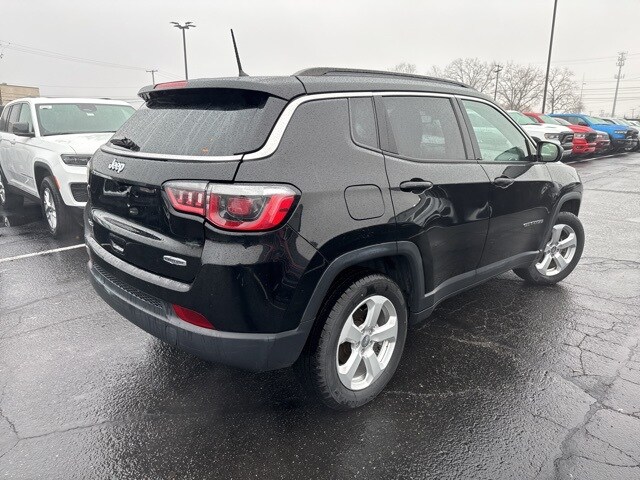 2018 Jeep Compass Latitude photo 2