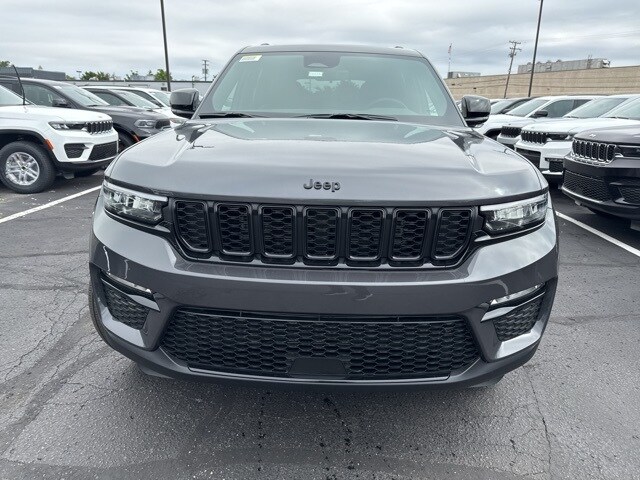 2025 Jeep Grand Cherokee Limited photo 2