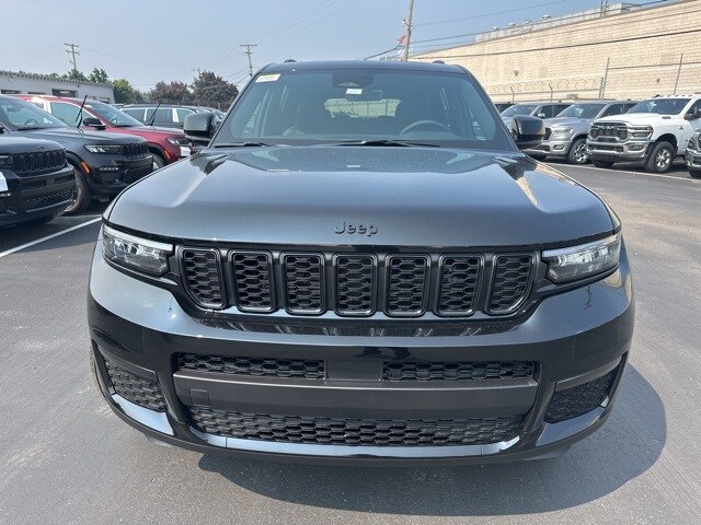 2025 Jeep Grand Cherokee Limited photo 2