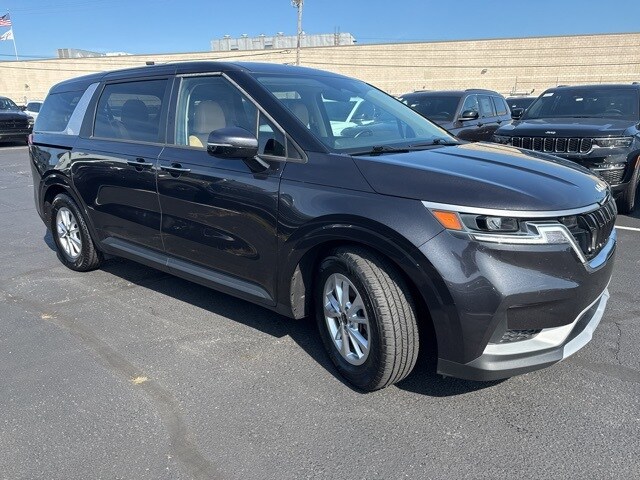 2022 Kia Carnival LXS photo 3