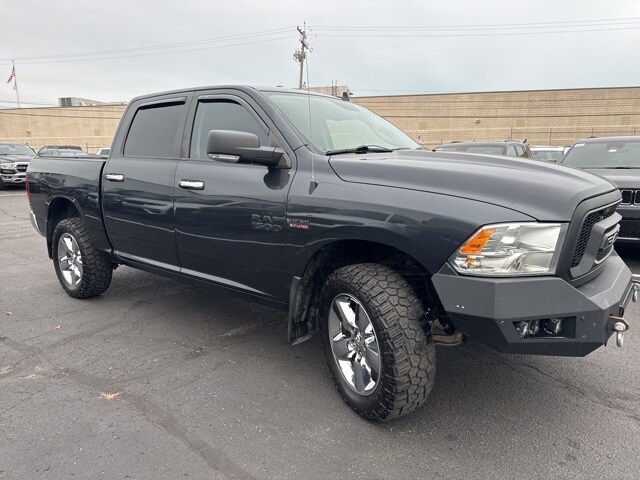 2016 Ram 1500 SLT photo 3