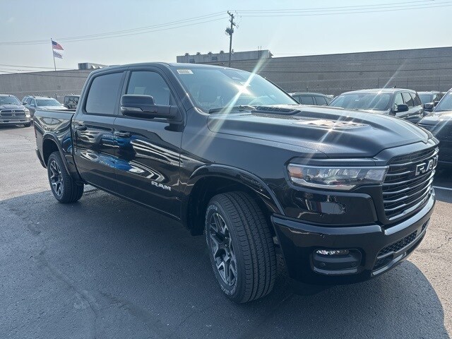 2025 Ram 1500 Laramie photo 3