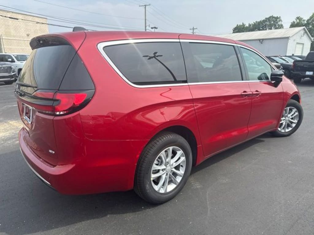 New 2027 Chrysler Pacifica SELECT AWD Passenger Van