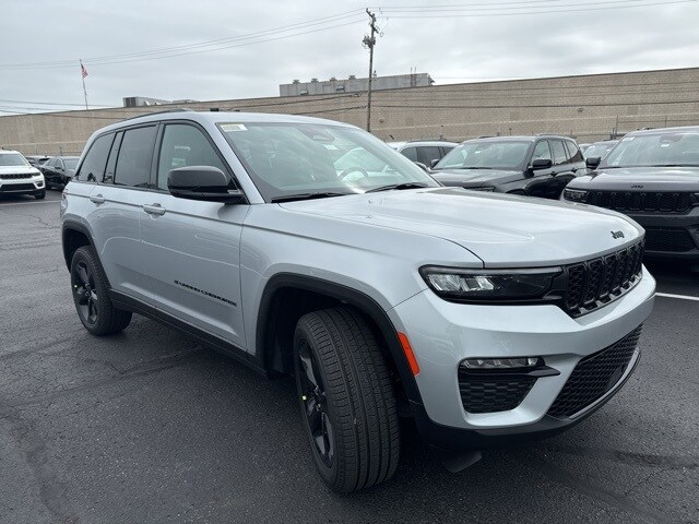 2025 Jeep Grand Cherokee Limited photo 3