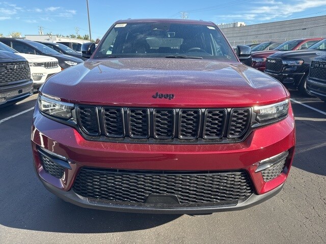 2025 Jeep Grand Cherokee Limited photo 3