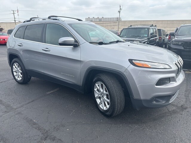 2016 Jeep Cherokee Latitude photo 3