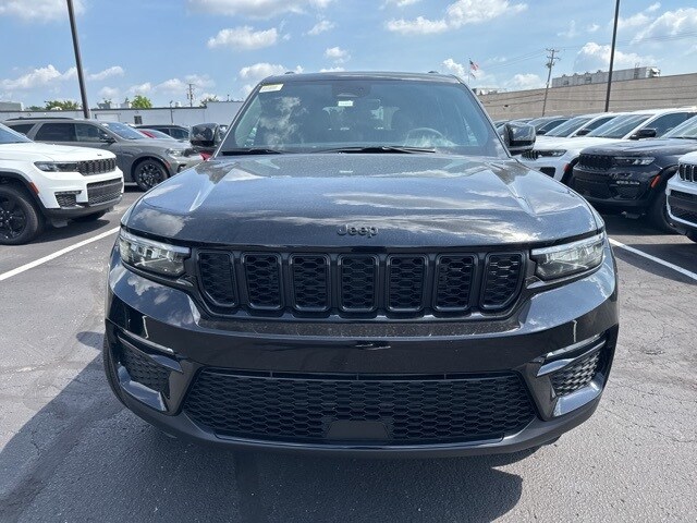 2025 Jeep Grand Cherokee Limited photo 2
