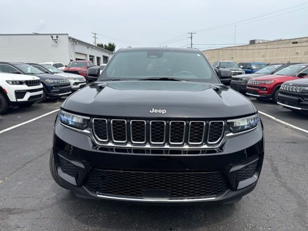 Used 2024 Jeep Grand Cherokee Laredo SUV