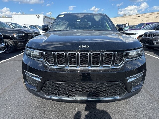 2025 Jeep Grand Cherokee Limited photo 2