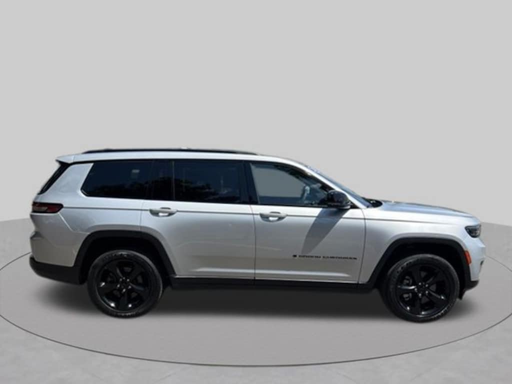 Used 2023 Jeep Grand Cherokee L Laredo SUV