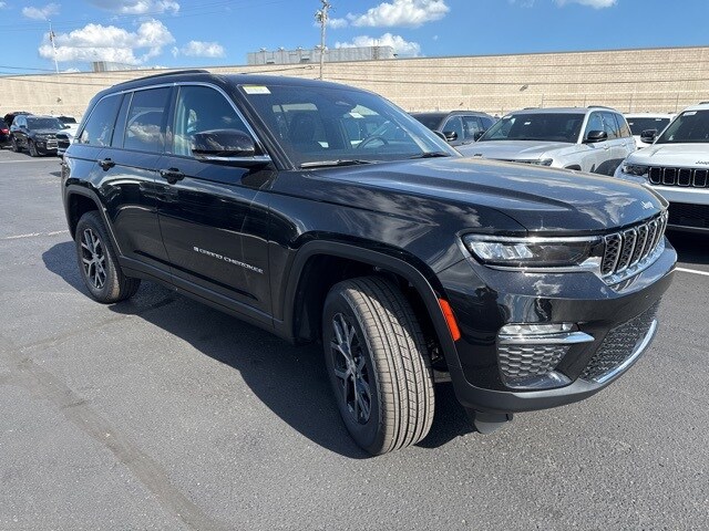 2025 Jeep Grand Cherokee Limited photo 3