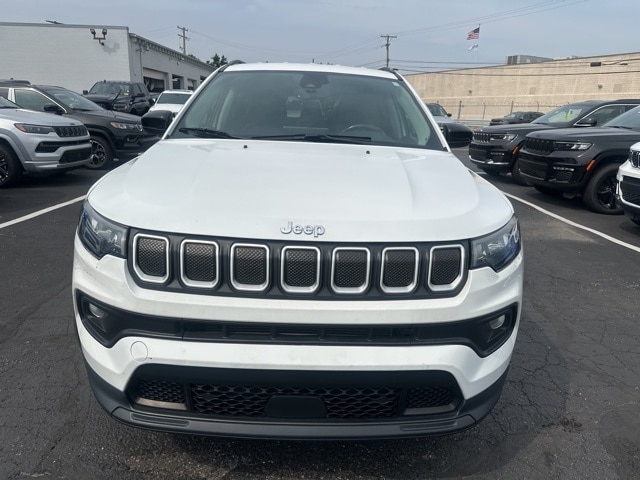Certified 2022 Jeep Compass Latitude Lux with VIN 3C4NJDFB3NT154425 for sale in Roseville, MI