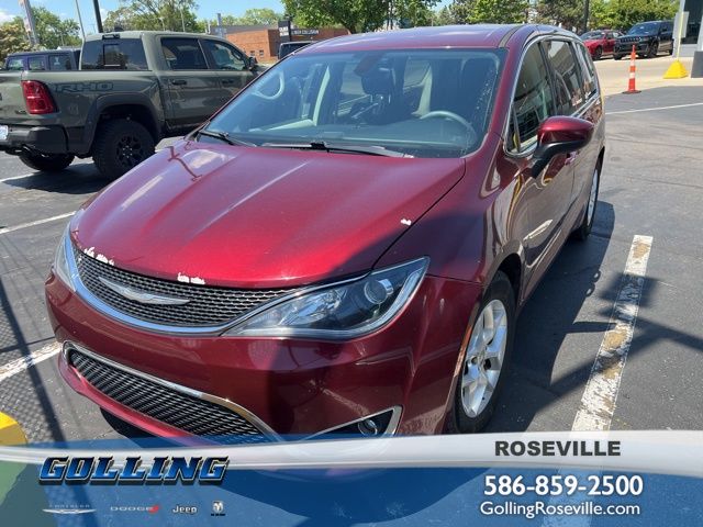 2017 Chrysler Pacifica Touring Plus's photo