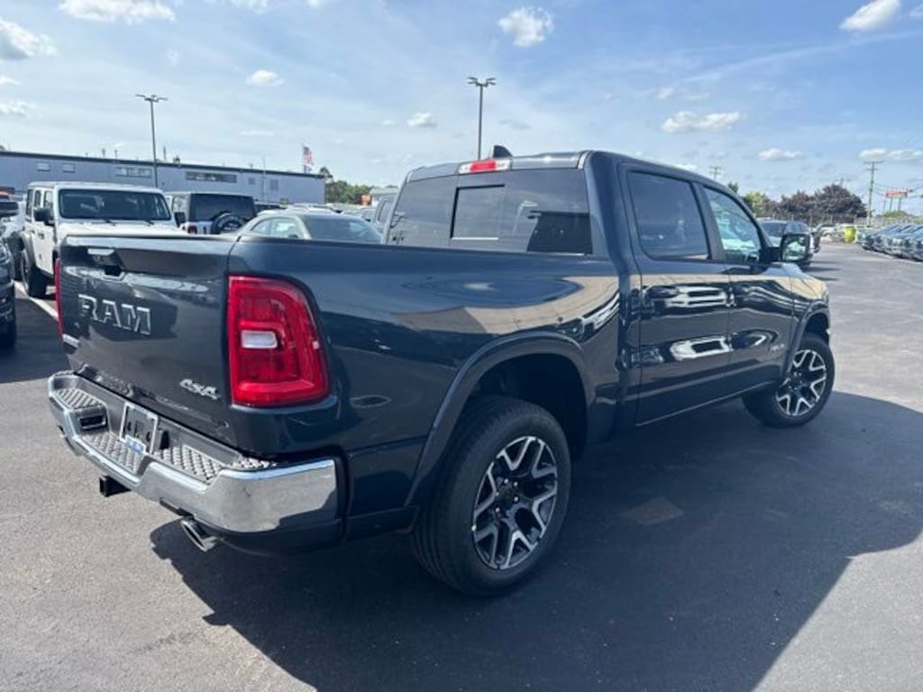 New 2026 Ram 1500 LARAMIE CREW CAB 4X4 5'7 BOX Pickup