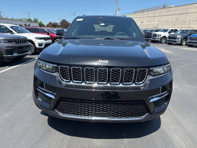 2025 Jeep Grand Cherokee Limited photo 2