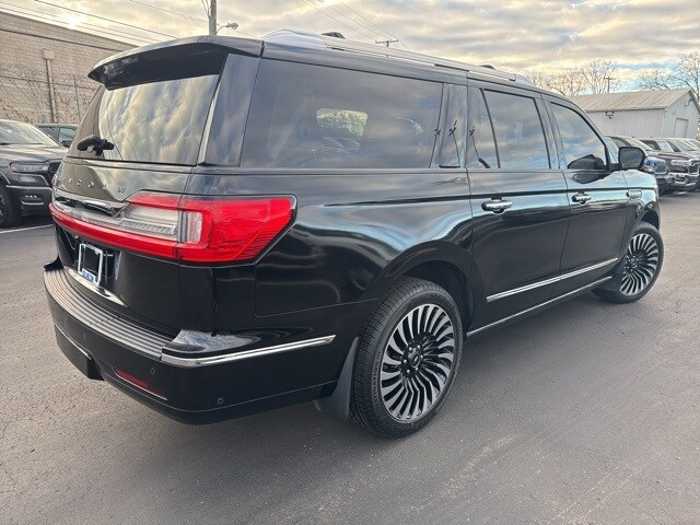 2018 Lincoln Navigator Black Label photo 2