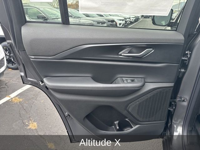 2025 Jeep Grand Cherokee Altitude - Photo 25