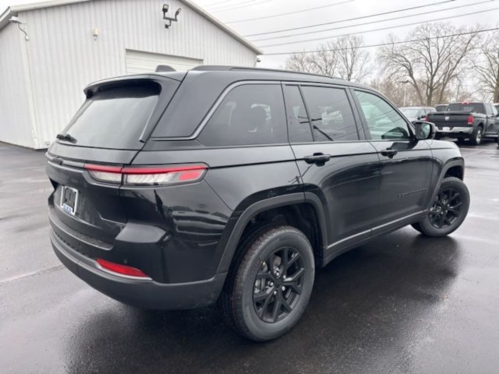 New 2026 Jeep Grand Cherokee LAREDO ALTITUDE 4X4 Sport Utility