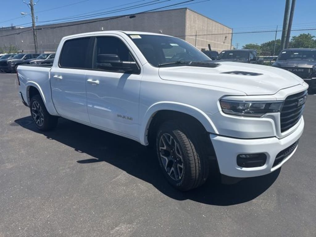New 2026 Ram 1500 LARAMIE CREW CAB 4X4 5'7 BOX Pickup