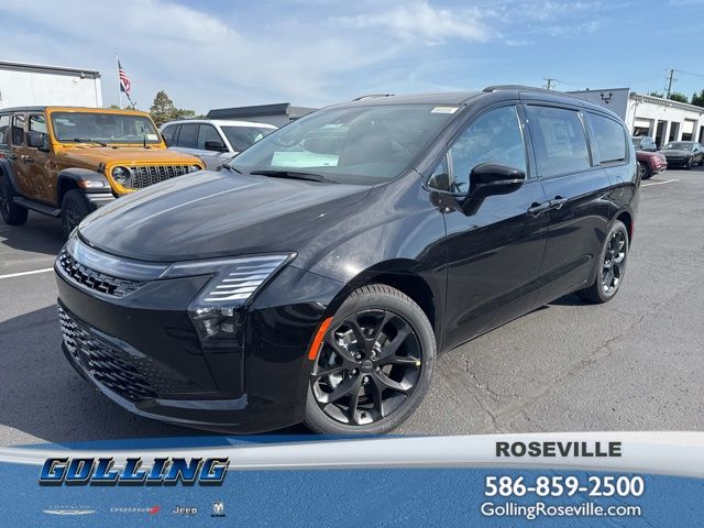 2027 Chrysler Pacifica Limited's photo