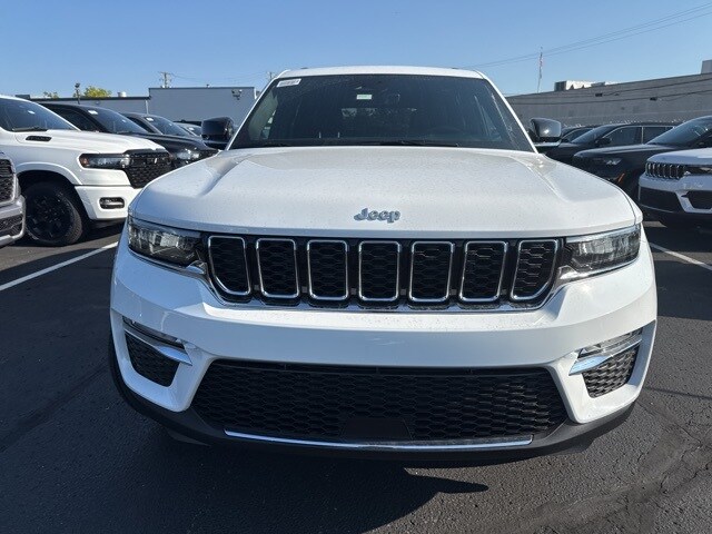 2025 Jeep Grand Cherokee Limited photo 2