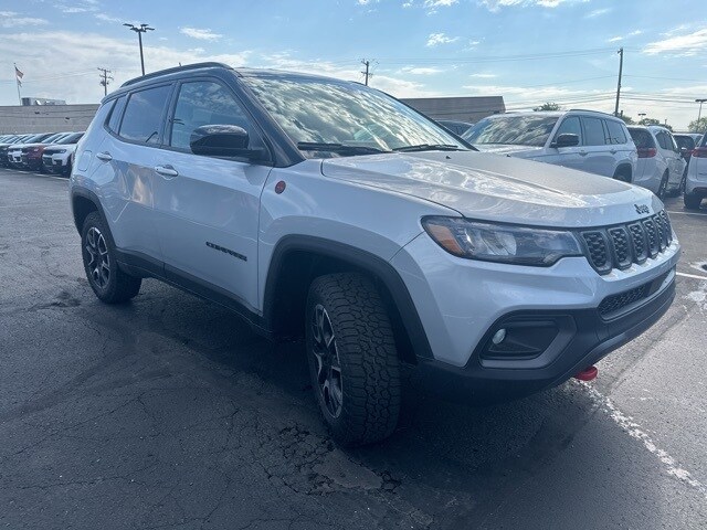2024 Jeep Compass Trailhawk photo 3