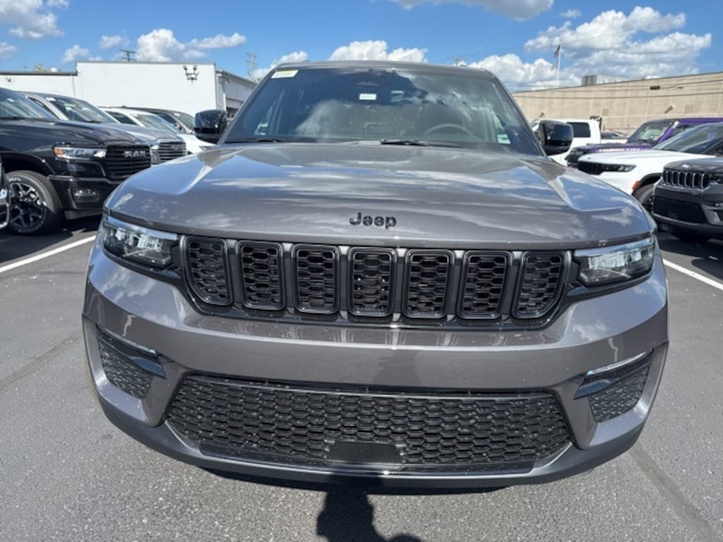Used 2025 Jeep Grand Cherokee Limited SUV