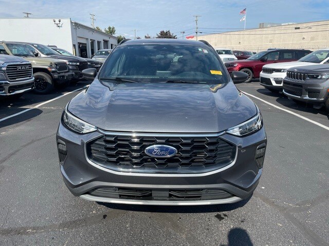 2025 Ford Escape ST-Line photo 2