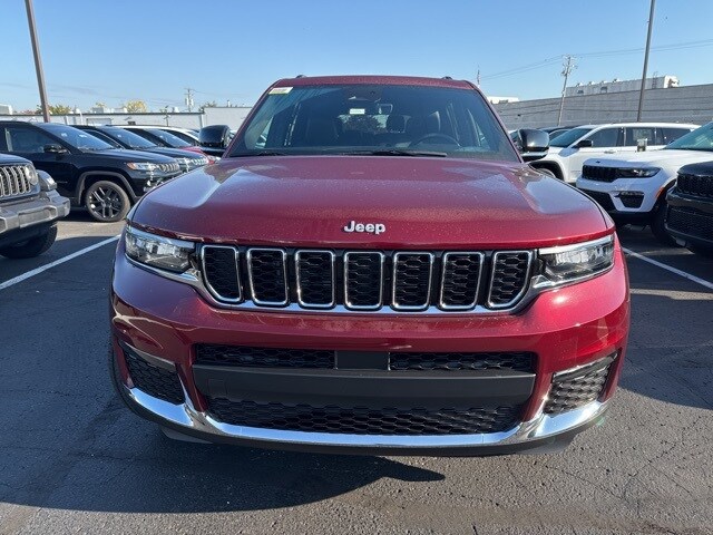 2025 Jeep Grand Cherokee Limited photo 2