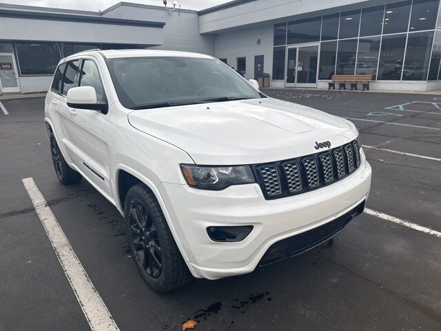 2020 Jeep Grand Cherokee Laredo photo 3