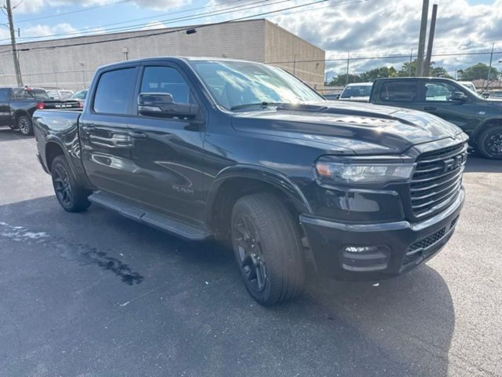 New 2026 Ram 1500 LARAMIE CREW CAB 4X4 5'7 BOX Pickup