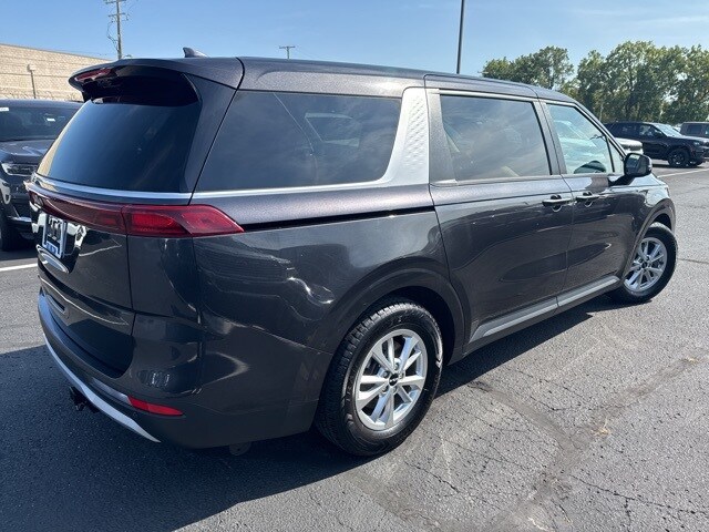 2022 Kia Carnival LXS photo 4