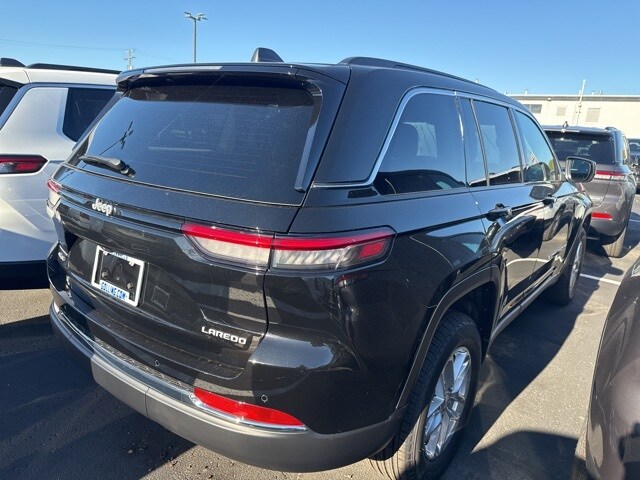 2025 Jeep Grand Cherokee Laredo photo 2