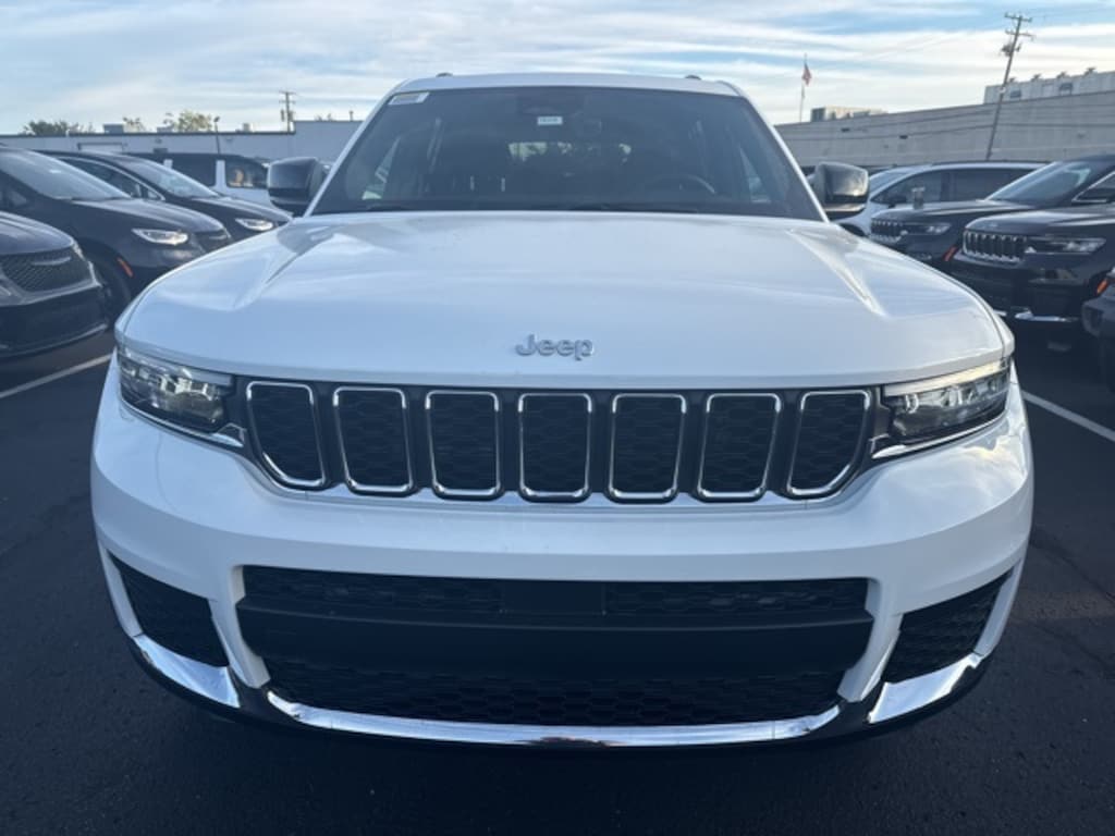 New 2025 Jeep Grand Cherokee L LAREDO X 4X4 Sport Utility