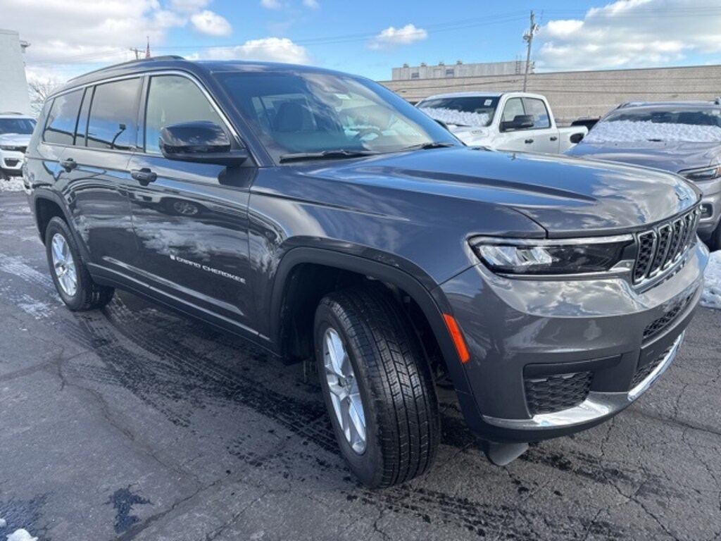 Used 2025 Jeep Grand Cherokee L Laredo SUV