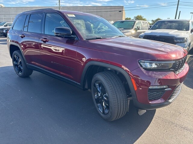 2025 Jeep Grand Cherokee Limited photo 4