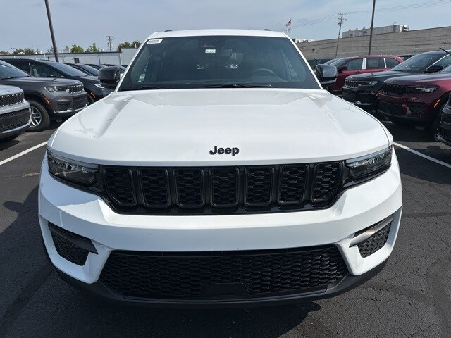 Used 2024 Jeep Grand Cherokee Altitude with VIN 1C4RJHAG8RC259782 for sale in Bloomfield, MI