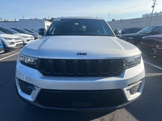 Used 2024 Jeep Grand Cherokee Altitude with VIN 1C4RJHAG4RC261464 for sale in Bloomfield, MI