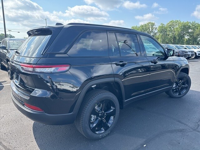 2025 Jeep Grand Cherokee Limited photo 4