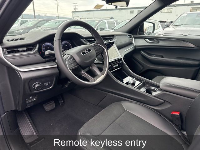2025 Jeep Grand Cherokee Altitude - Photo 9