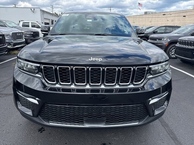 2025 Jeep Grand Cherokee Limited photo 2
