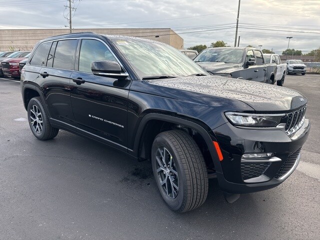 2025 Jeep Grand Cherokee Limited photo 3