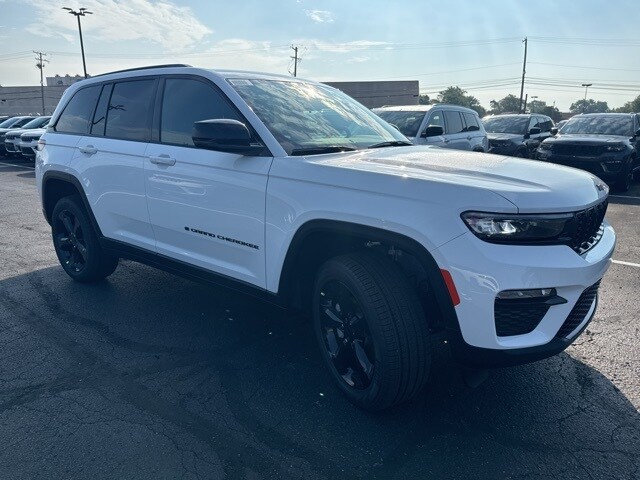 2025 Jeep Grand Cherokee Limited photo 3